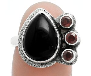 Black Onyx and Garnet Ring size-8 EXR05671 R-1655, 10x14 mm