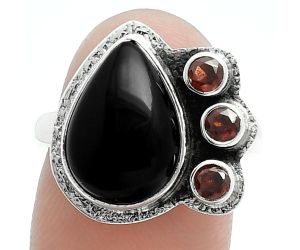 Black Onyx and Garnet Ring size-8 EXR05673 R-1655, 10x14 mm