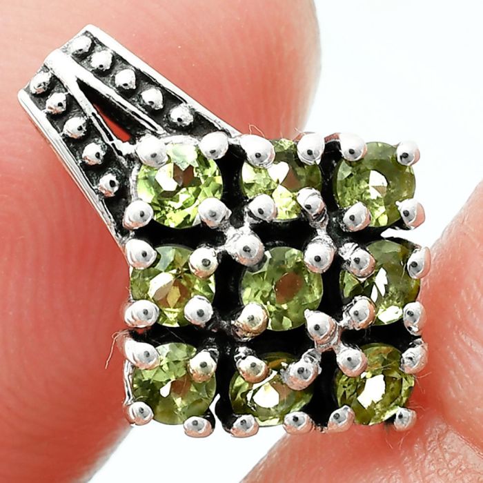 Peridot Pendant EXP01852 P-1094, 3x3 mm