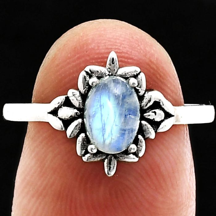 Rainbow Moonstone Ring size-8 EXR03501 R-1721, 7x5 mm