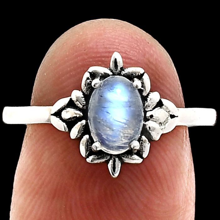 Rainbow Moonstone Ring size-8 EXR03503 R-1721, 7x5 mm