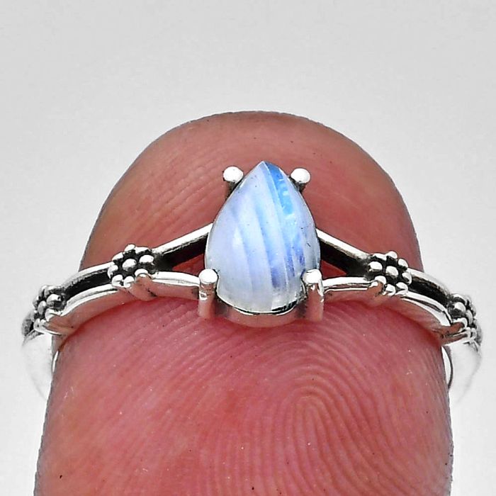 Rainbow Moonstone Ring size-8 EXR03621 R-1720, 7x5 mm