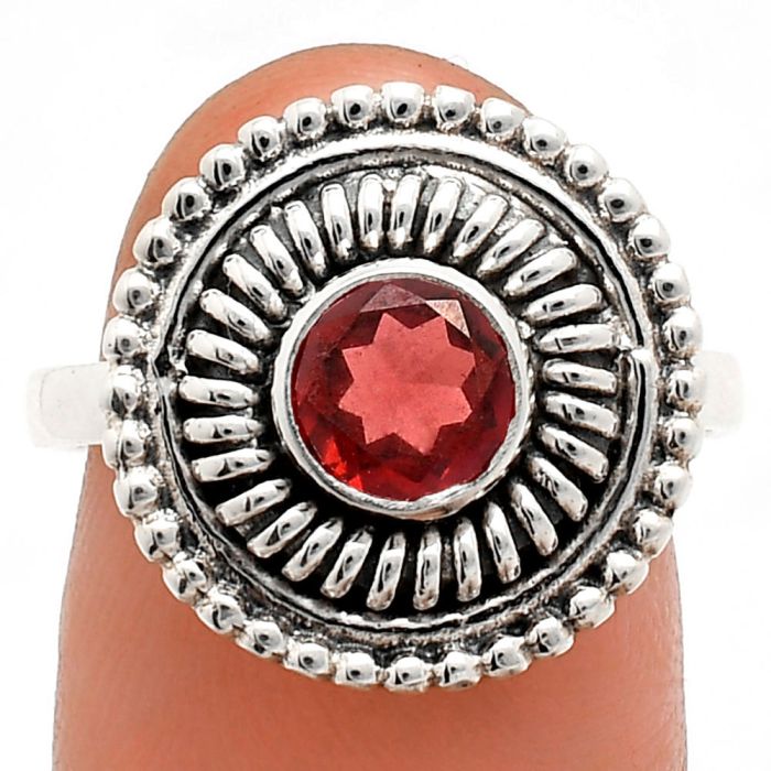 Hessonite Garnet Ring size-7 EXR03997 R-1388, 6x6 mm