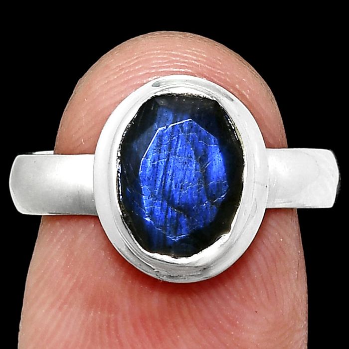 Faceted Blue Labradorite Ring size-7 EXR05161 R-1007, 7x10 mm