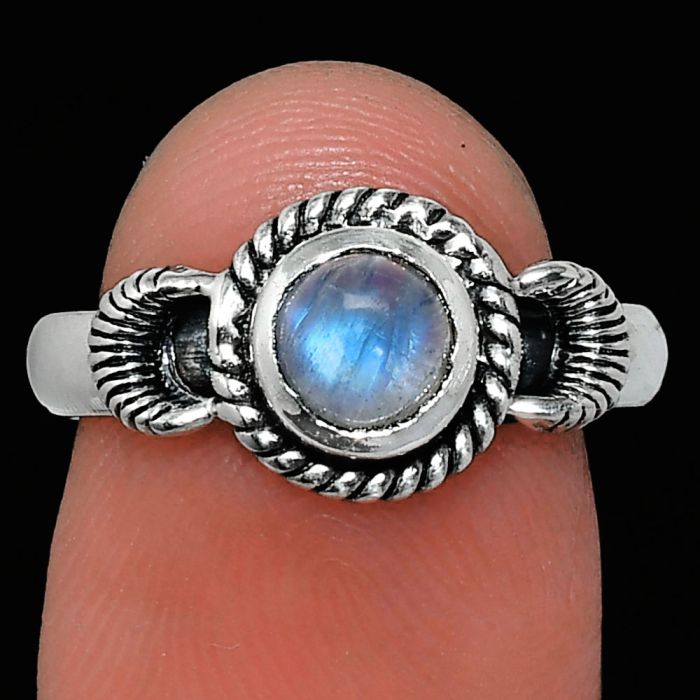 Rainbow Moonstone Ring size-8 EXR05257 R-1733, 6x6 mm