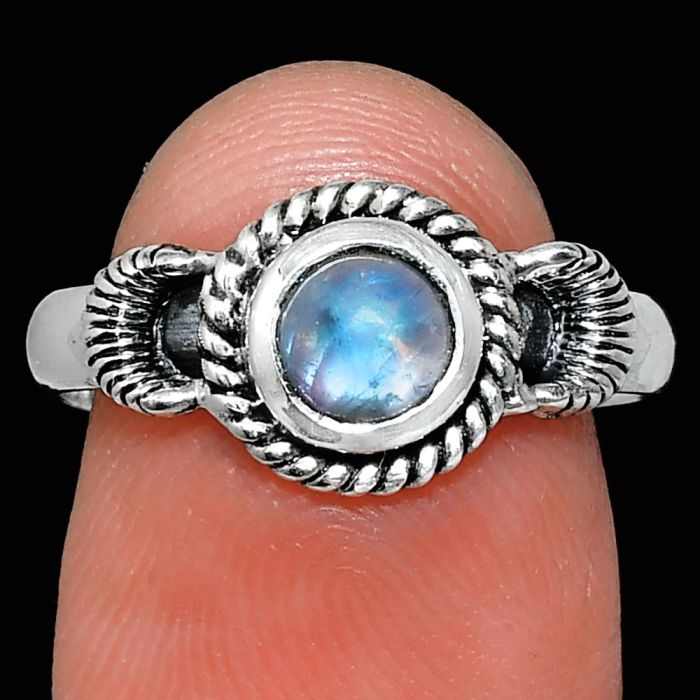 Rainbow Moonstone Ring size-8 EXR05258 R-1733, 6x6 mm