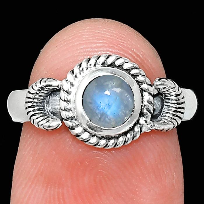 Rainbow Moonstone Ring size-7 EXR05260 R-1733, 6x6 mm