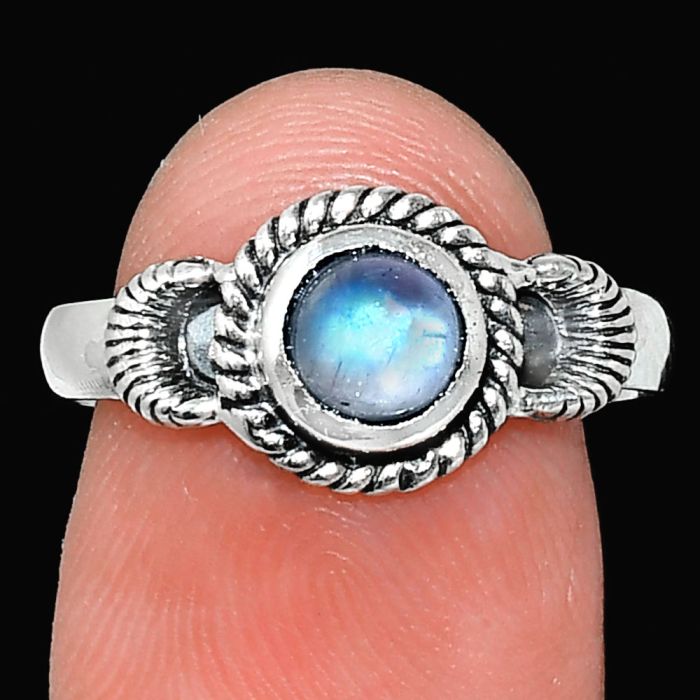 Rainbow Moonstone Ring size-8 EXR05263 R-1733, 6x6 mm