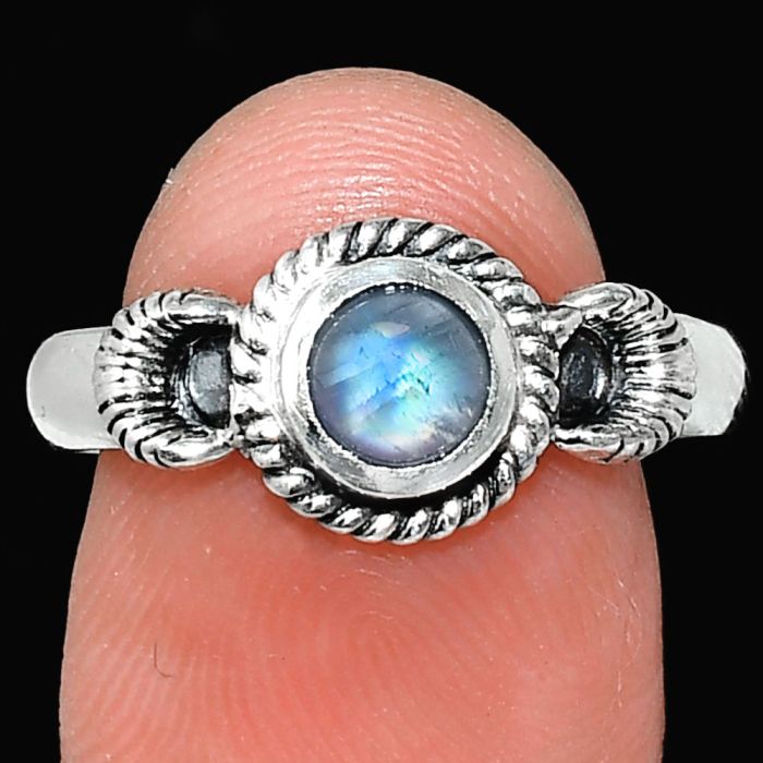 Rainbow Moonstone Ring size-8.5 EXR05264 R-1733, 6x6 mm