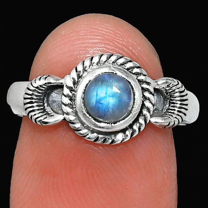 Rainbow Moonstone Ring size-7 EXR05269 R-1733, 6x6 mm