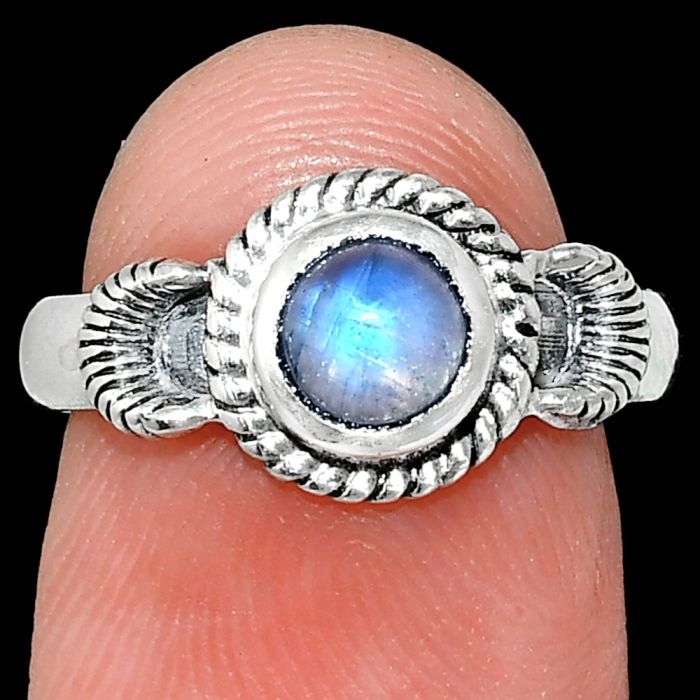 Rainbow Moonstone Ring size-6.5 EXR05272 R-1733, 6x6 mm