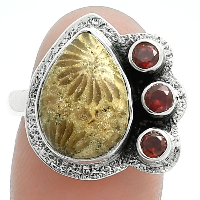 Flower Fossil Coral and Garnet Ring size-9 EXR05670 R-1655, 10x14 mm