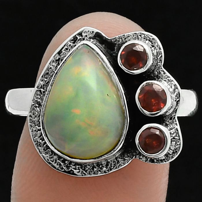 Ethiopian Opal and Garnet Ring size-10 EXR05685 R-1655, 9x13 mm