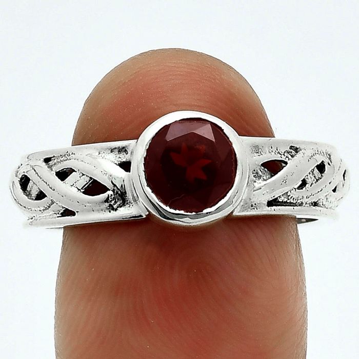 Hessonite Garnet Ring size-9 EXR06268 R-1161, 7x7 mm