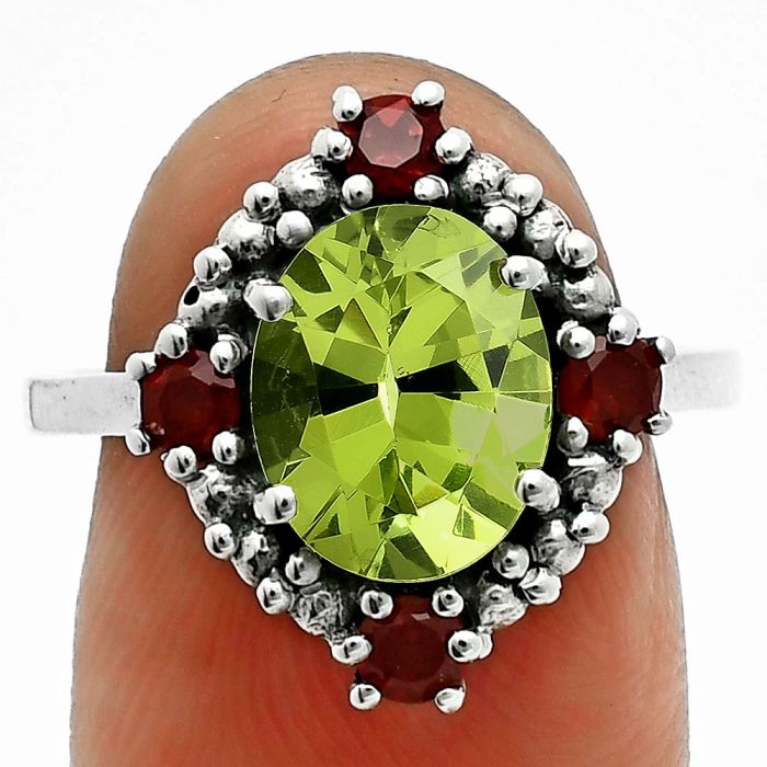 Peridot and Garnet Ring size-8 EXR06343 R-1017, 8x10 mm