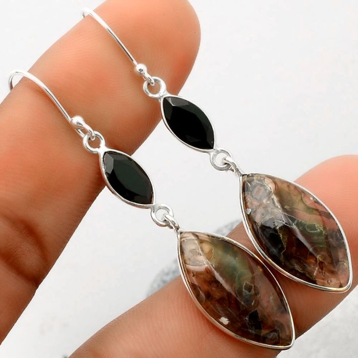 Tube Agate and Black Onyx Earrings SDE86104 E-1002, 11x22 mm