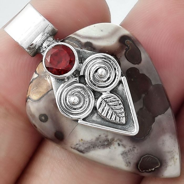 Owl - Coffee Bean Jasper & Garnet Pendant SDP100609 P-1649, 22x29 mm