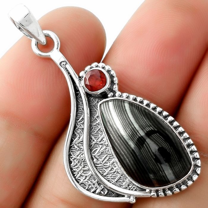 Crown Of Silver Psilomelane - Black Malachite & Garnet Pendant SDP109649 P-1467, 11x19 mm