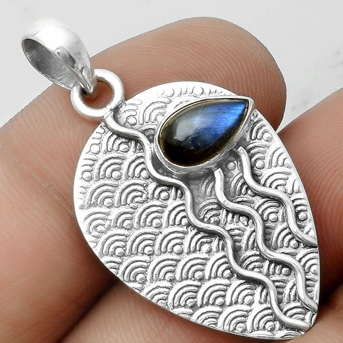 Natural Blue Labradorite - Madagascar Pendant SDP115616 P-1267, 6x9 mm