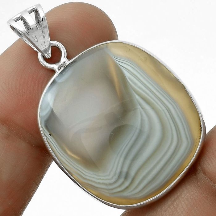 Natural Banded Onyx Pendant SDP119210 P-1001, 22x24 mm