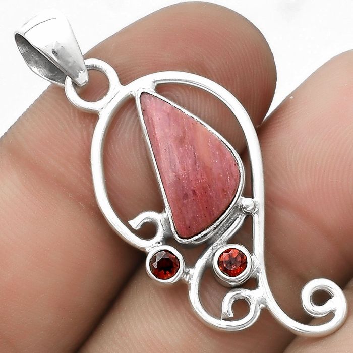 Natural Pink Tulip Quartz & Garnet Pendant SDP120563 P-1039, 8x14 mm