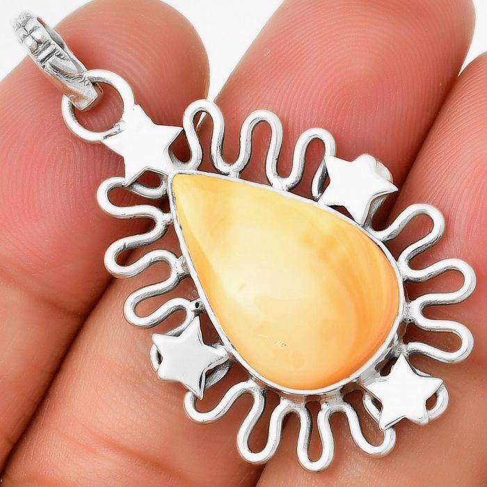 Star - Natural Spiny Oyster Shell Pendant SDP131423 P-1454, 13x20 mm