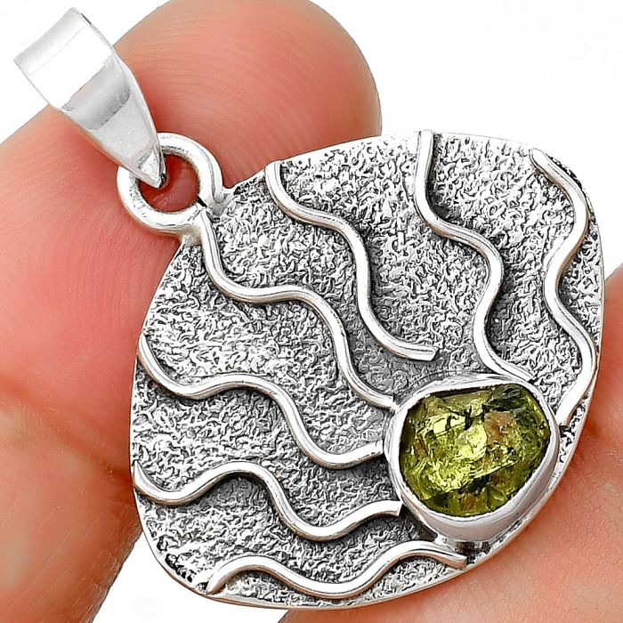 Fire Flame - Natural Peridot Rough Pendant SDP132957 P-1685, 7x7 mm