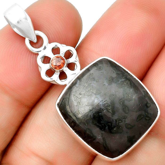 Natural Indigo Gabbro & Garnet Pendant SDP133210 P-1634, 18x19 mm