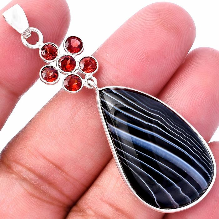 Banded Onyx and Garnet Pendant SDP145735 P-1122, 19x31 mm