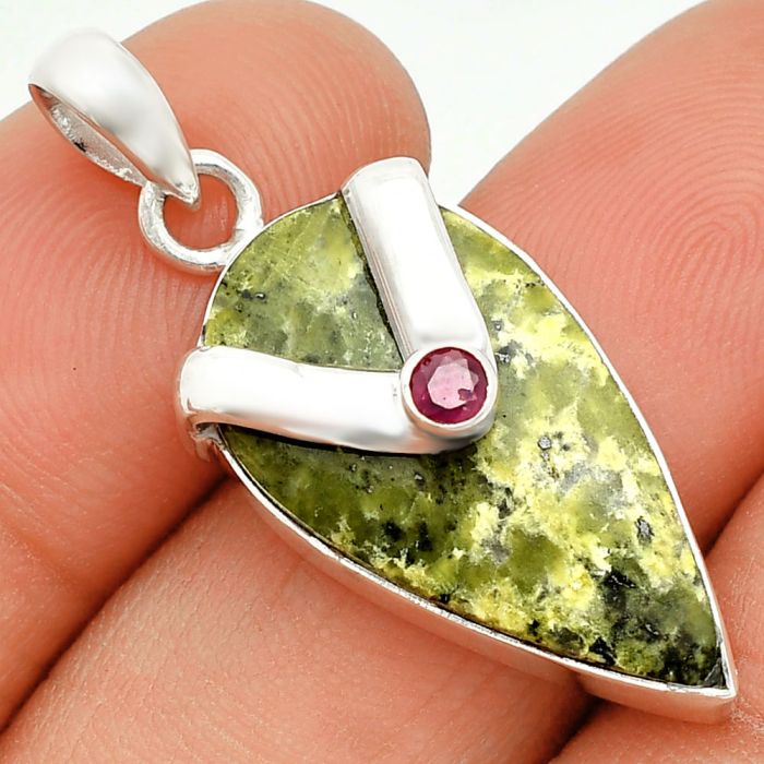 Serpentine and Ruby Pendant SDP150749 P-1735, 13x25 mm