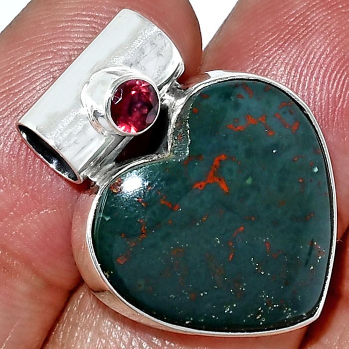 Heart - Blood Stone and Garnet Pendant SDP151798 P-1300, 20x20 mm