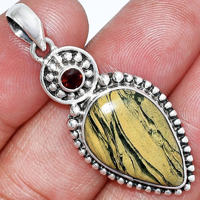 Mariposite and Garnet Pendant SDP152827 P-1500, 14x21 mm