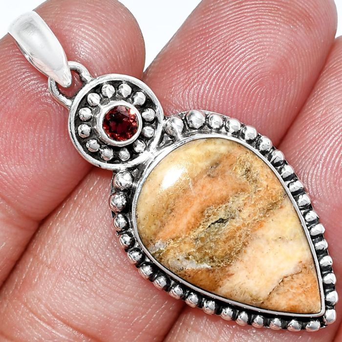 Coral Jasper and Garnet Pendant SDP152865 P-1500, 15x23 mm