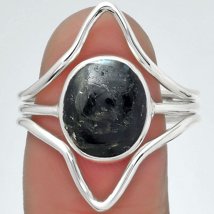 Natural Nuummite Ring size-9.5 SDR153344 R-1460, 10x12 mm