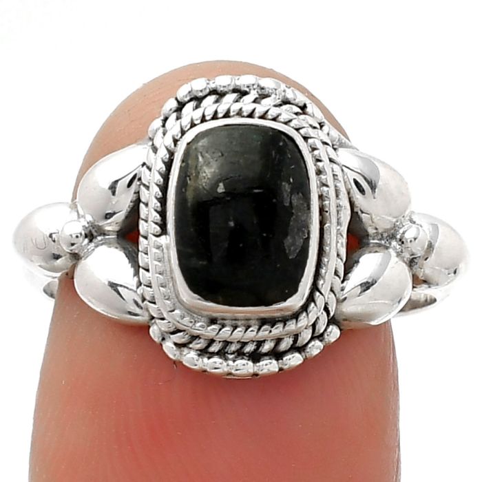 Natural Nuummite Ring size-8 SDR157903 R-1286, 6x8 mm