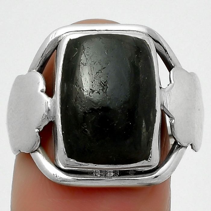 Natural Nuummite Ring size-8.5 SDR168331 R-1497, 10x14 mm