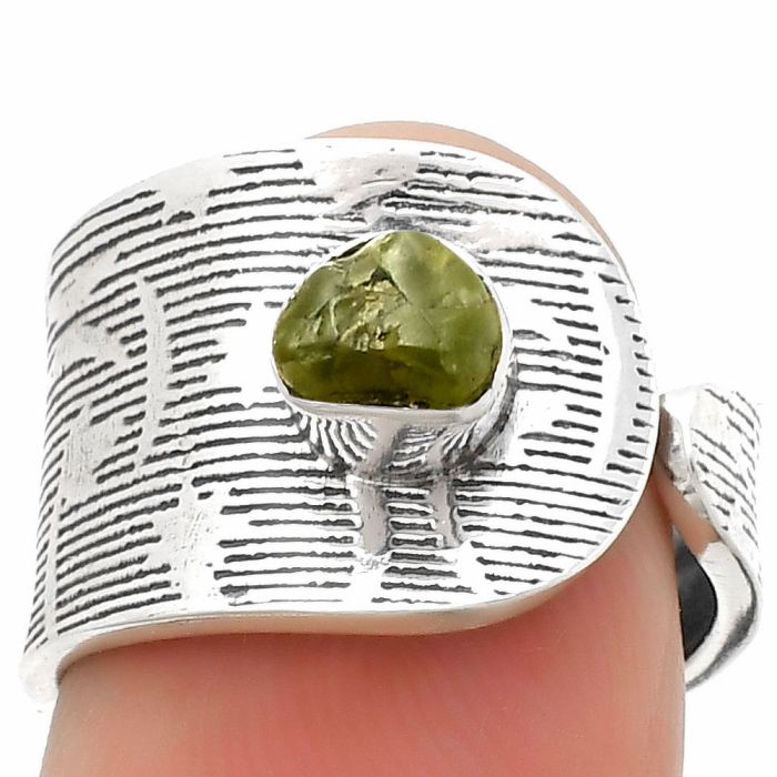 Adjustable - Natural Peridot Rough Ring size-6.5 SDR170010 R-1319, 5x5 mm