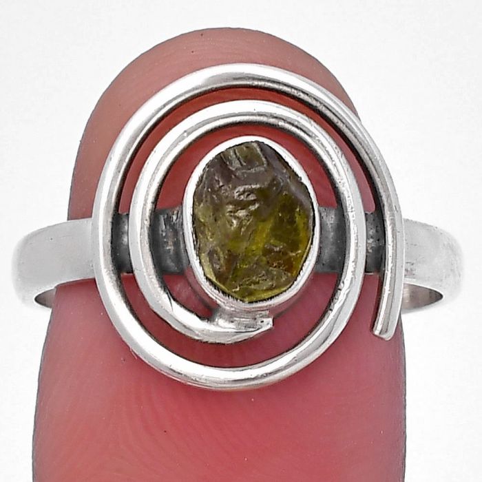 Spiral - Peridot Rough Ring size-9.5 SDR219482 R-1485, 7x5 mm