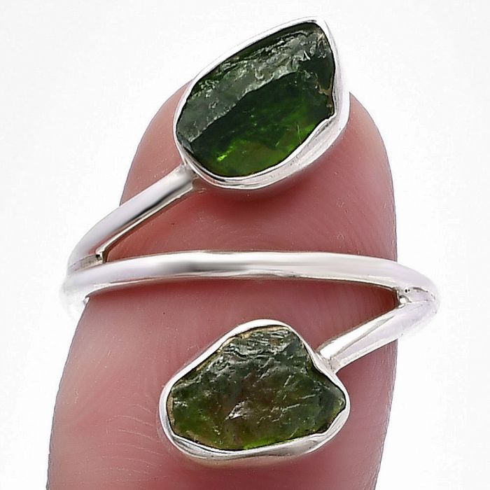 Chrome Diopside Rough Ring size-7 SDR220794 R-1169, 6x9 mm