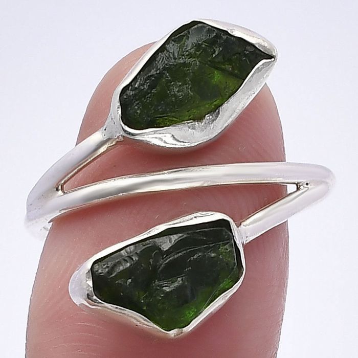 Chrome Diopside Rough Ring size-9 SDR220800 R-1169, 7x11 mm