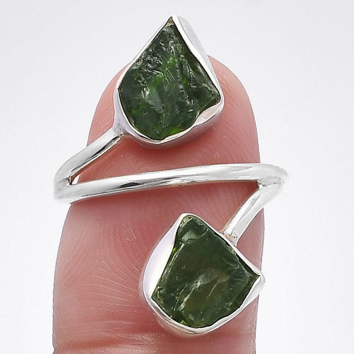 Chrome Diopside Rough Ring size-6.5 SDR220807 R-1169, 8x10 mm