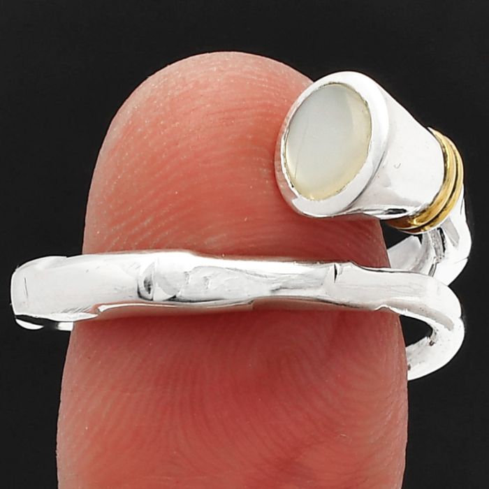 Srilankan Moonstone Ring size-8.5 SDR227054 R-1248, 6x6 mm