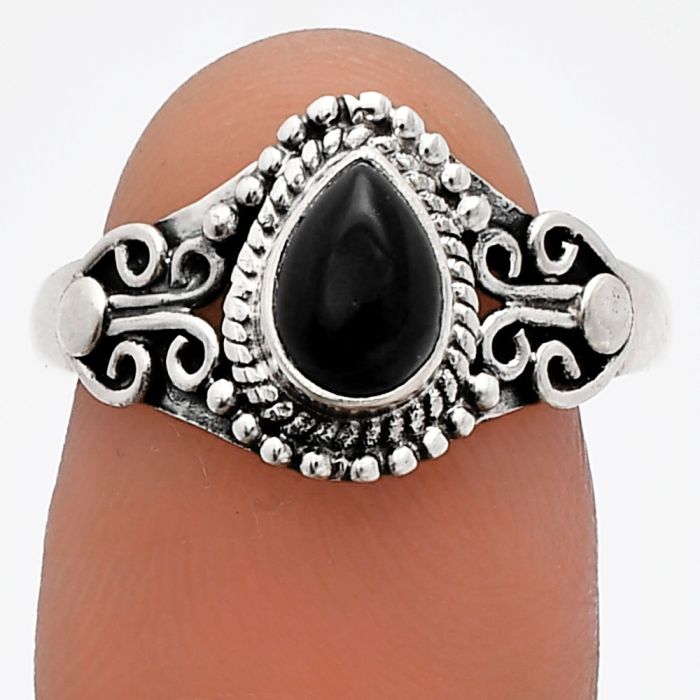 Black Onyx Ring size-8 SDR230286 R-1358, 7x5 mm