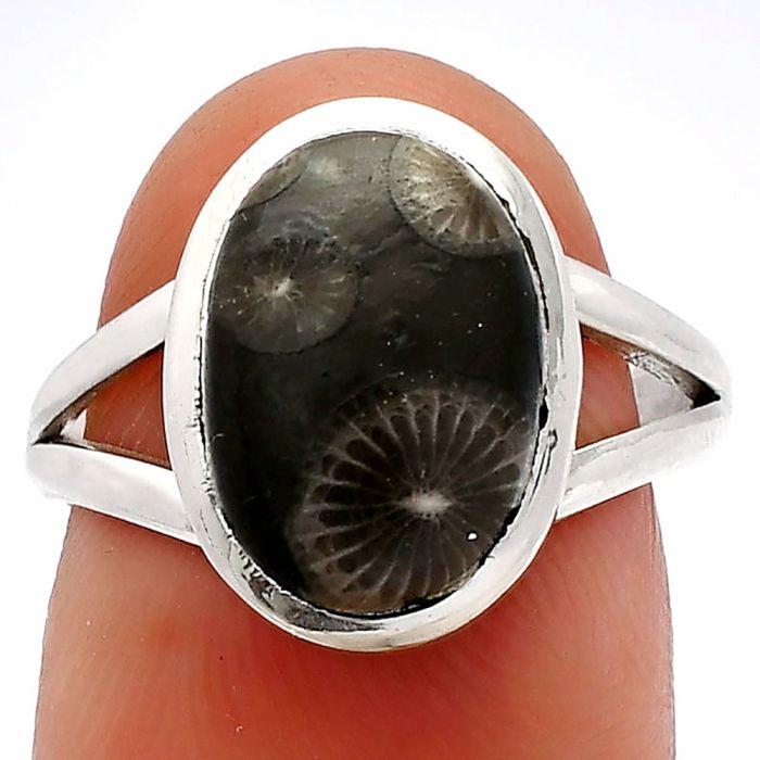 Black Flower Fossil Coral Ring size-7 SDR230425 R-1005, 9x13 mm