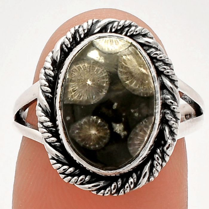 Black Flower Fossil Coral Ring size-7 SDR231448 R-1014, 9x13 mm