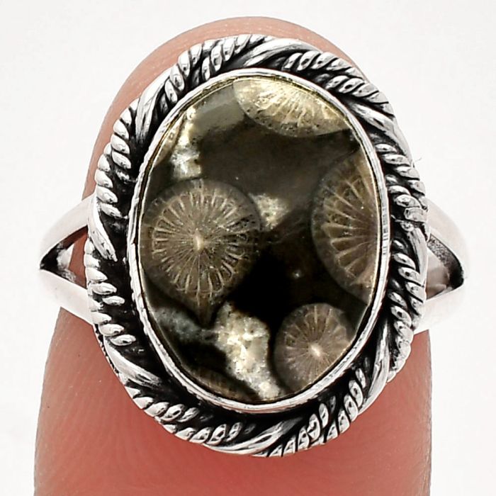 Black Flower Fossil Coral Ring size-7 SDR231463 R-1014, 10x14 mm