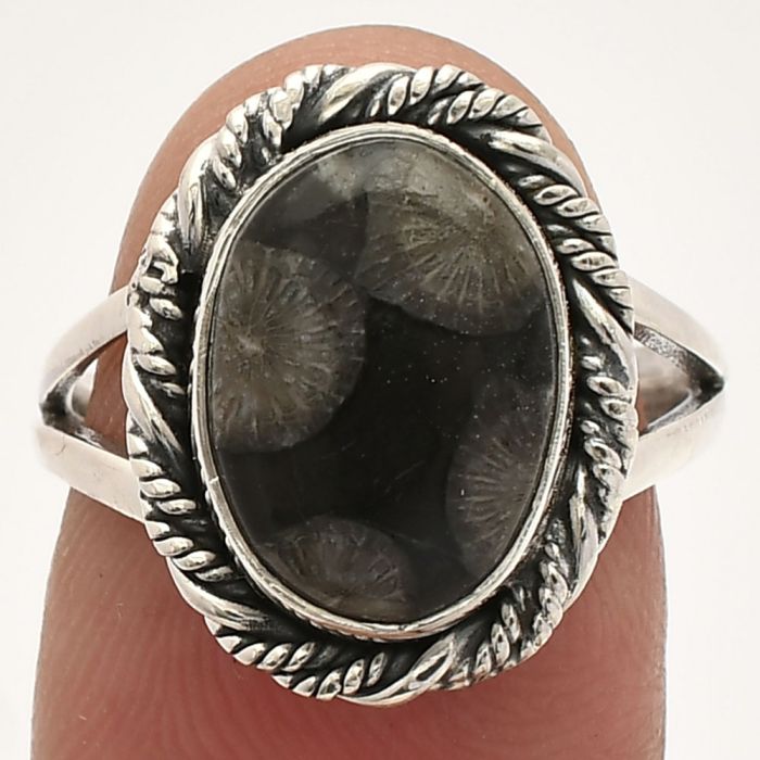 Black Flower Fossil Coral Ring size-7 SDR231495 R-1014, 9x13 mm