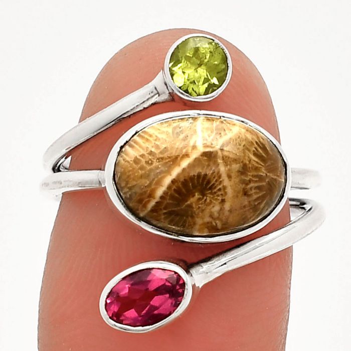 Flower Fossil Coral, Garnet & Peridot Ring size-7 SDR232042 R-1209, 8x12 mm