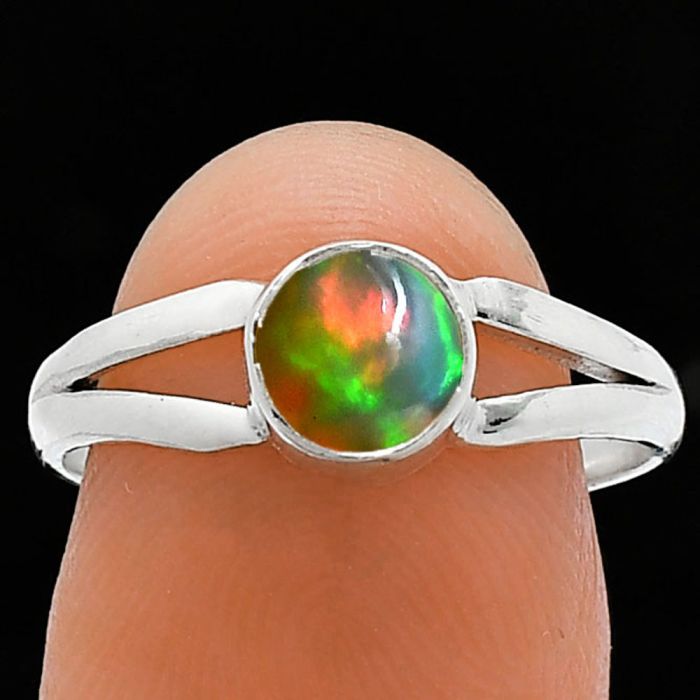 Ethiopian Opal Ring size-8 SDR240884 R-1505, 6x6 mm