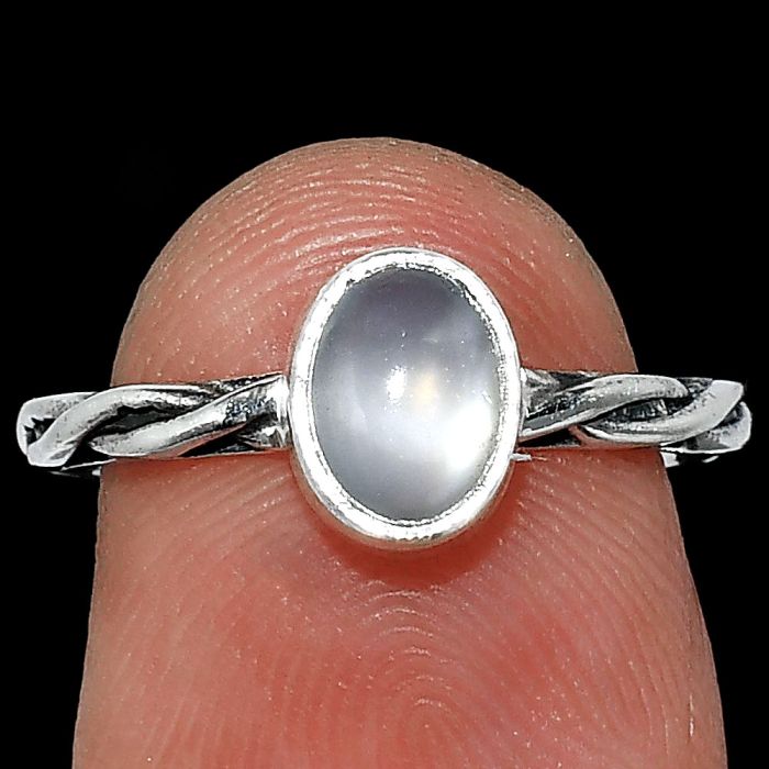 Srilankan Moonstone Ring size-5 SDR242180 R-1213, 5x7 mm